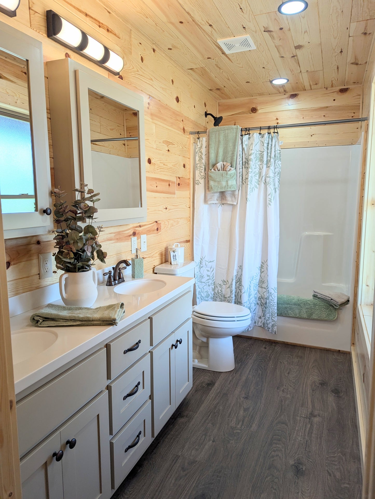The Gatlinburg Lodge Cabin - ( INDIANA PRICING )