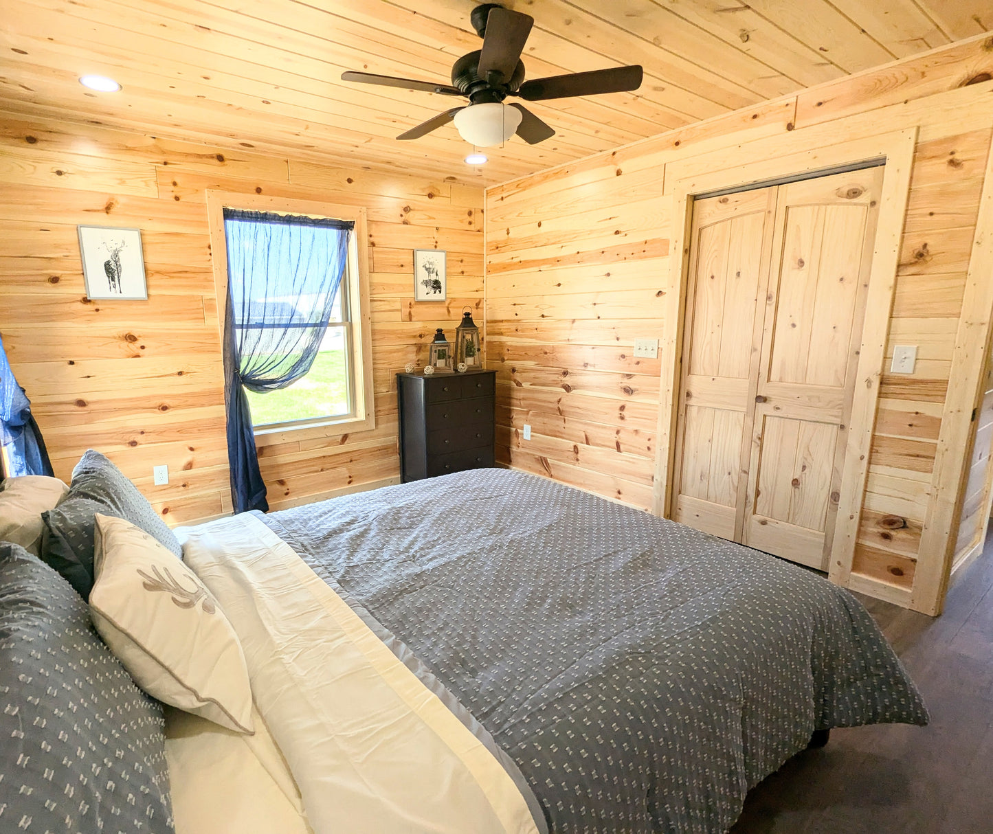 The Gatlinburg Lodge Cabin - ( INDIANA PRICING )