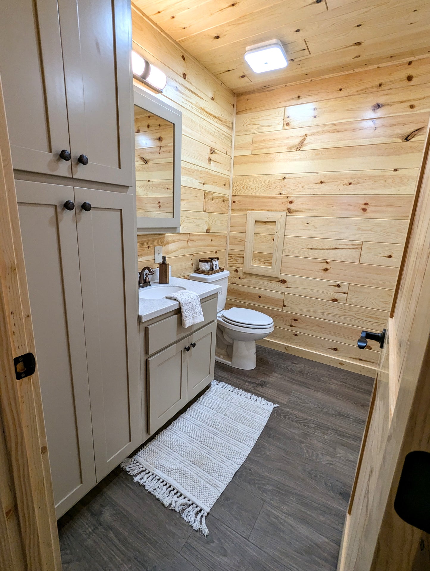 The Gatlinburg Lodge Cabin - ( INDIANA PRICING )