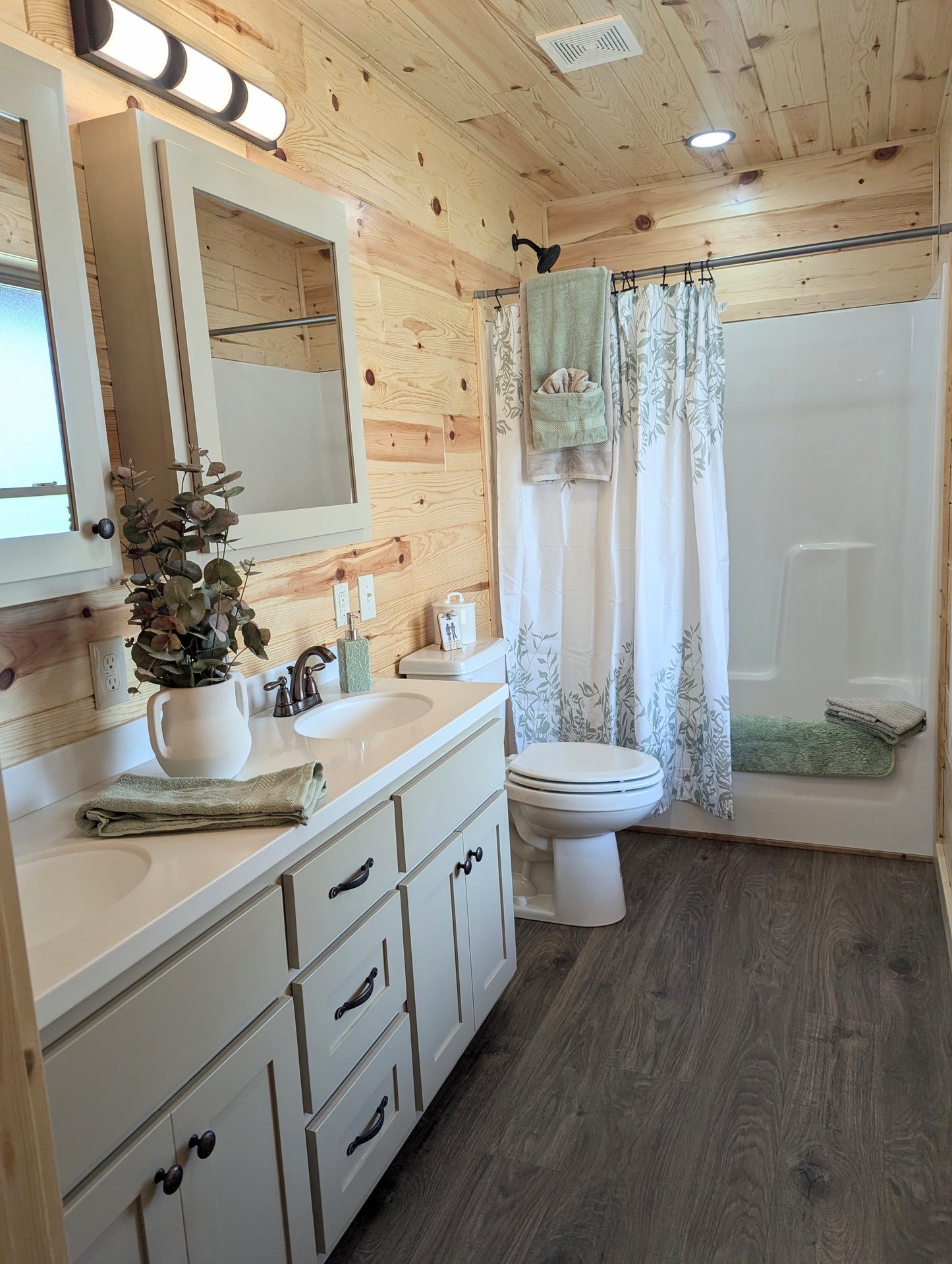 The Gatlinburg Lodge Cabin - ( INDIANA PRICING )