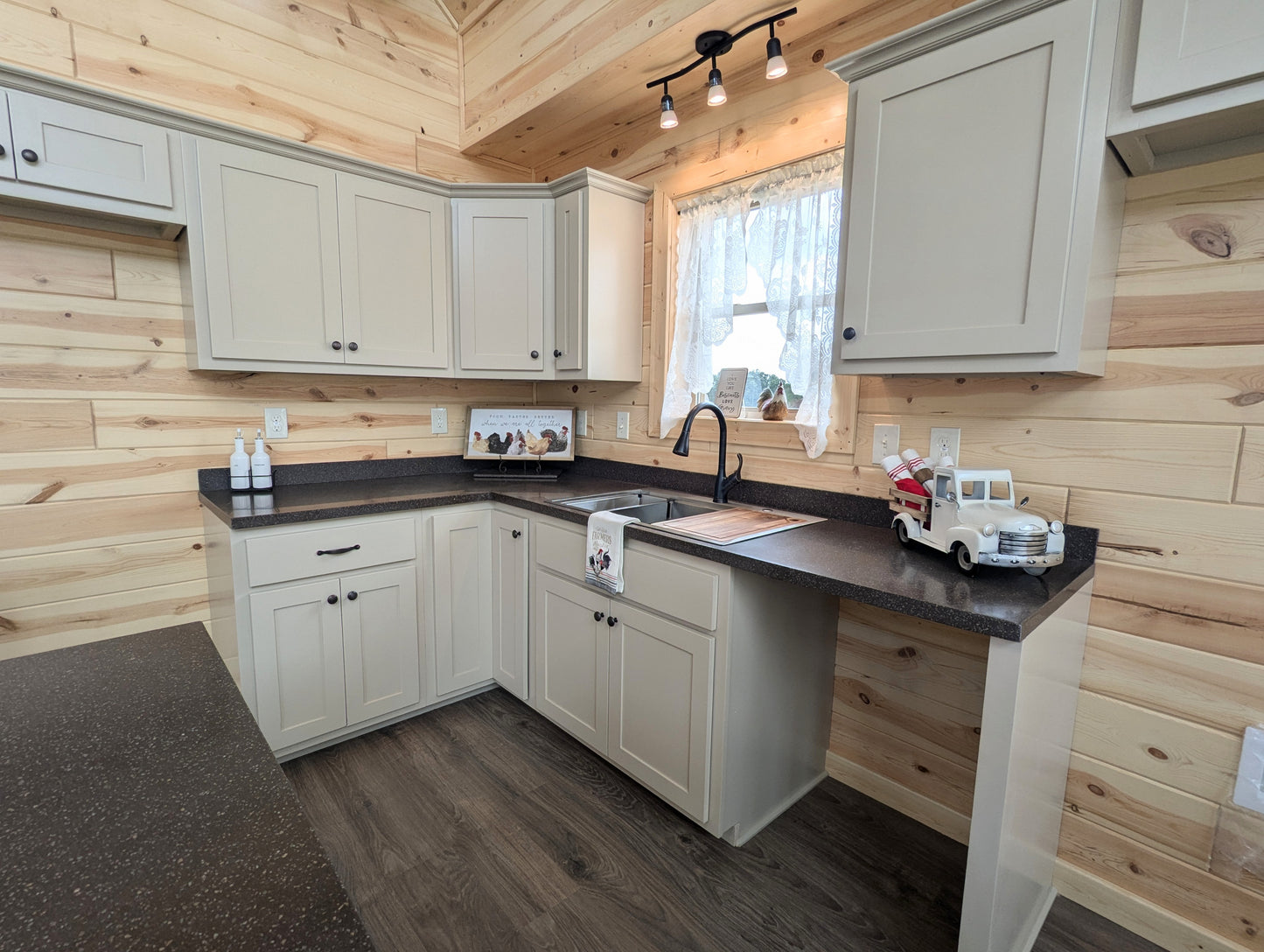 The Gatlinburg Lodge Cabin - ( INDIANA PRICING )