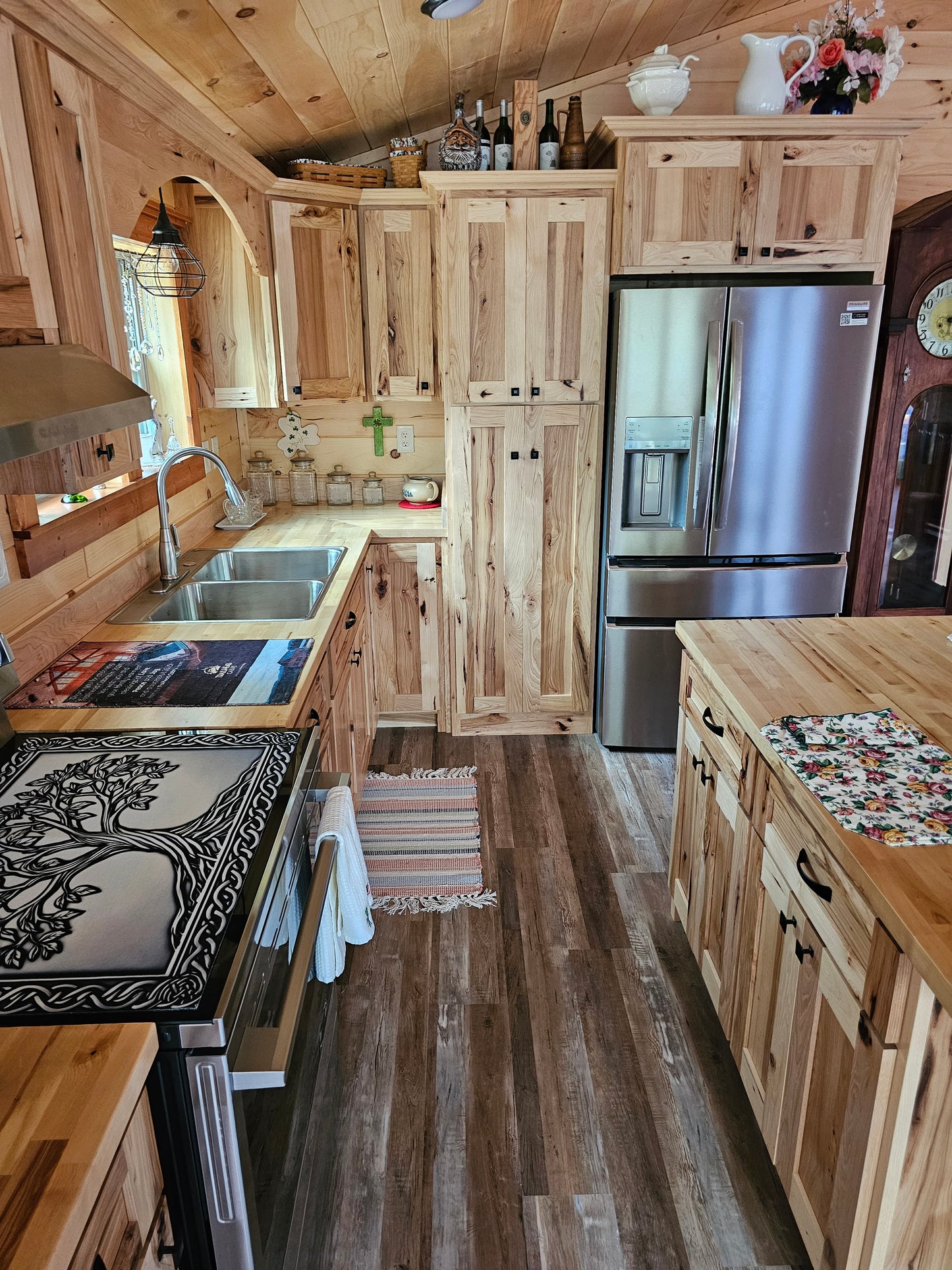 The Craftsman Cabin (2 bed 2 bath, 2 bed 1 bath or 1 bed 1 bath options)
