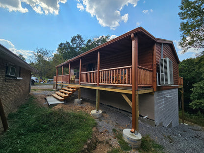 The Craftsman Cabin (2 bed 2 bath, 2 bed 1 bath or 1 bed 1 bath options)