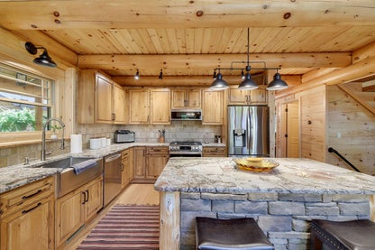 The Fox Trot Cabin – Luxury Log Home Kit