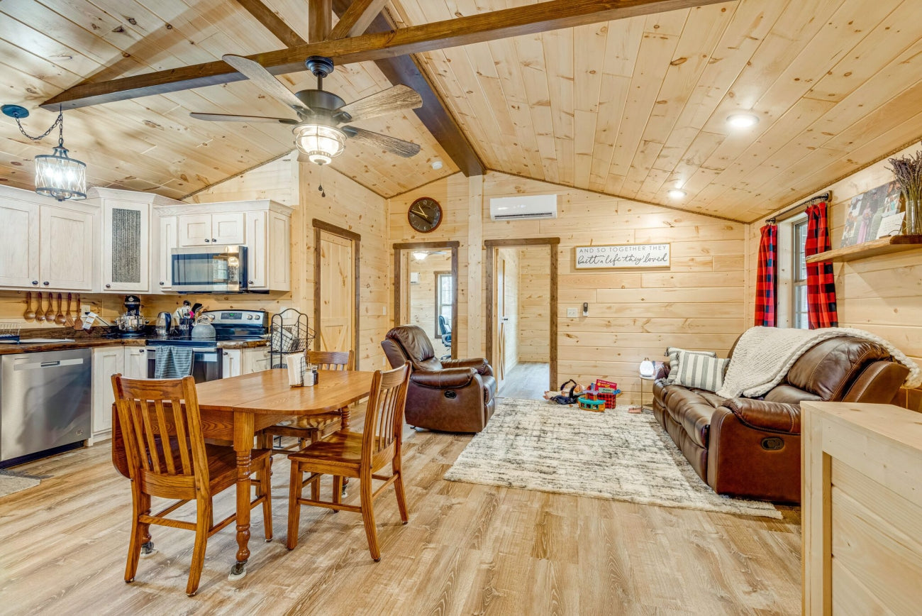 The Wolf Lodge Cabin (3 bed 2 bath)