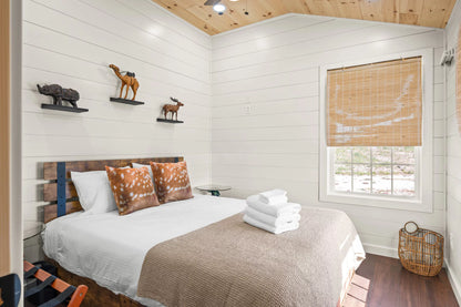 The Cumberland Crossing Cabin - ( HAWAII PRICING )