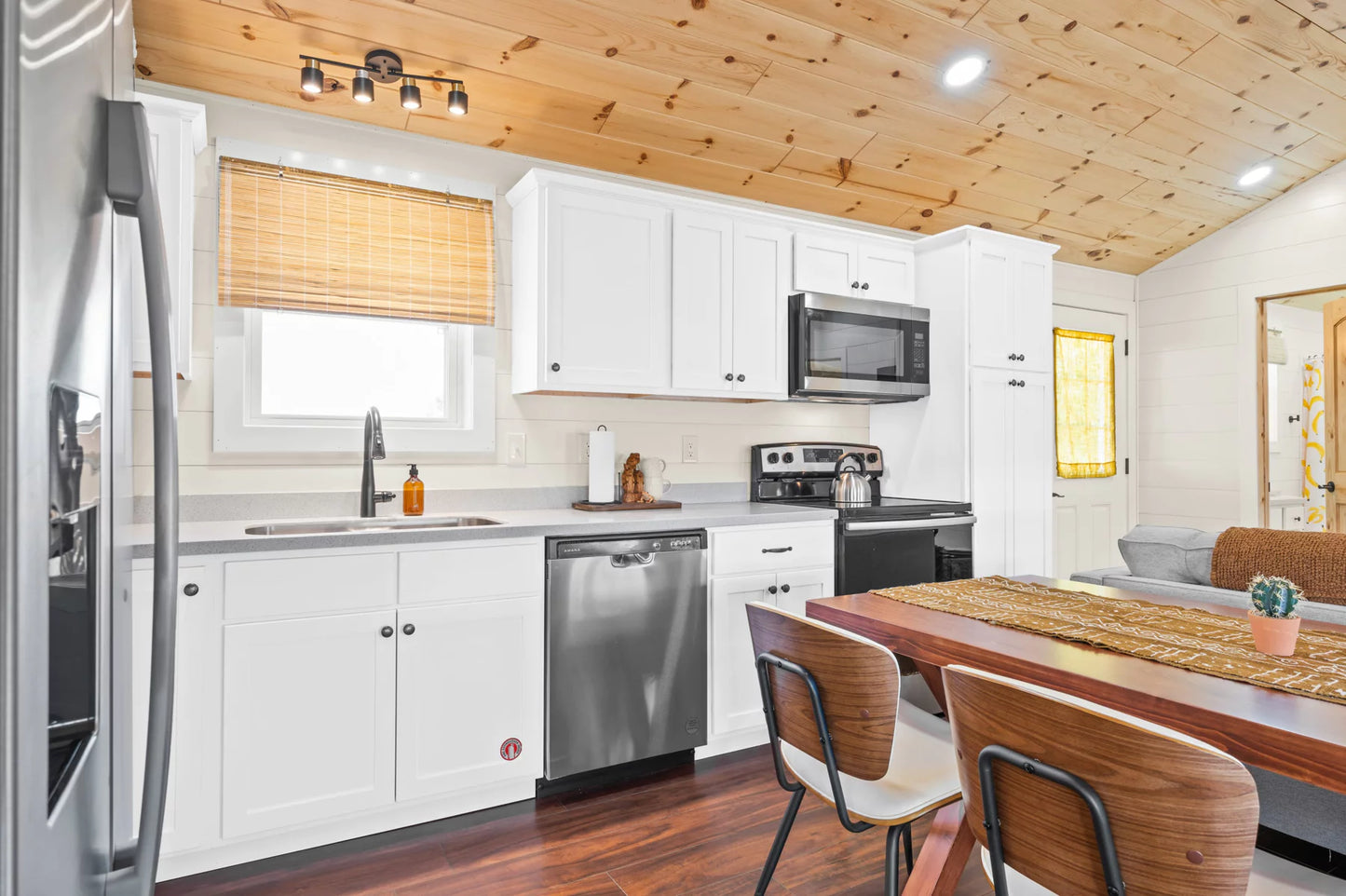 The Cumberland Crossing Cabin - ( MAINE PRICING )