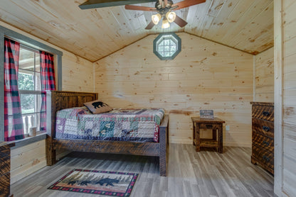 The Marco Polo Cabin (2 bed 1 bath or 2 bed 2 bath)